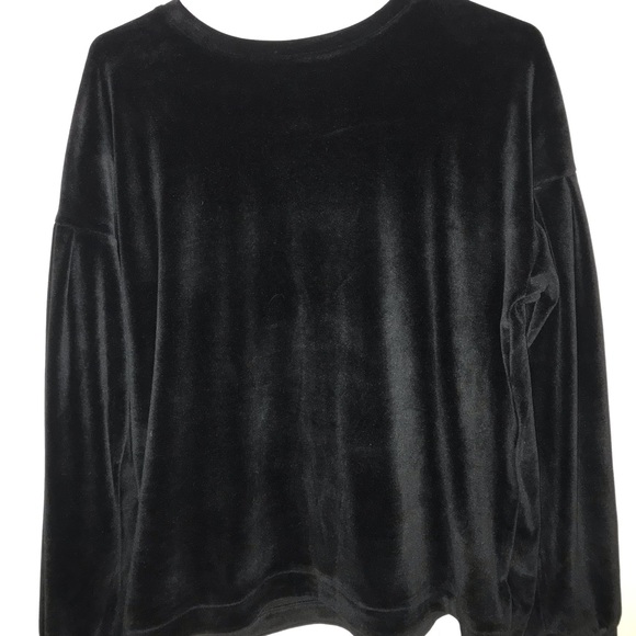 black sweater - Picture 1 of 4